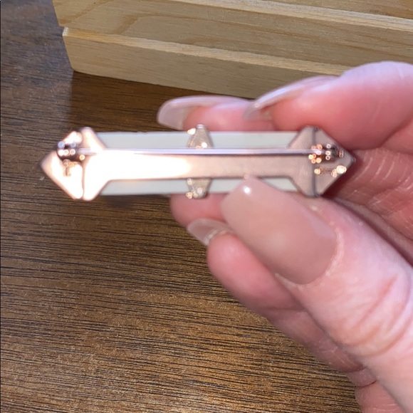 Keep pin with charm - Picture 2 of 2